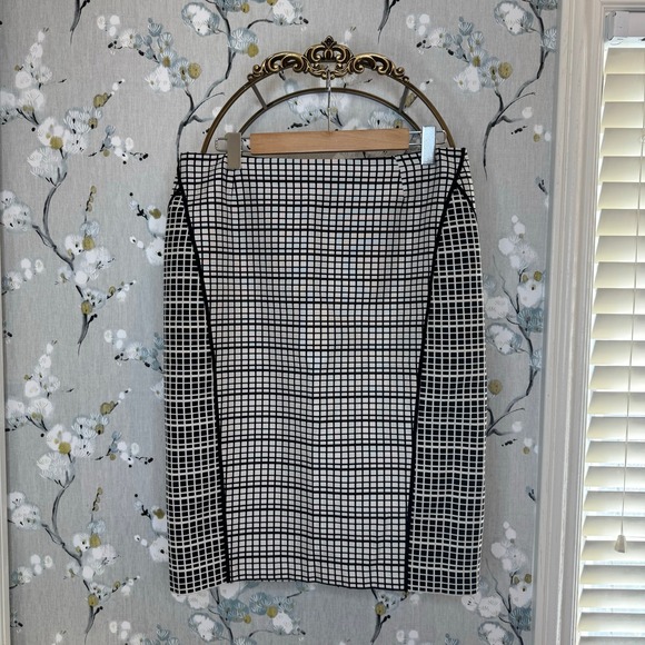 Lafayette 148 New York Dresses & Skirts - Lafayette 148 Black and White Pattern Pencil Skirt - Size 10